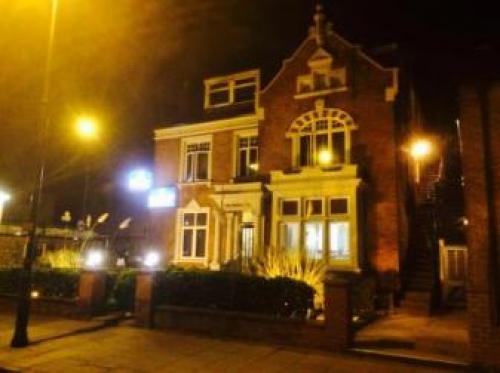 Holtwhites Hotel, Enfield, 