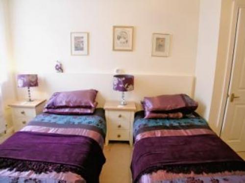 Weston Lodge 2 Bedroom Apartment For 4 Or 5, Peaceful With Parking, Bath, 