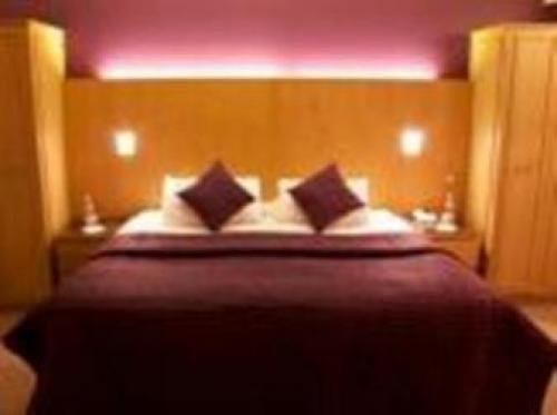 Rooms At 1703, Dunfermline, 