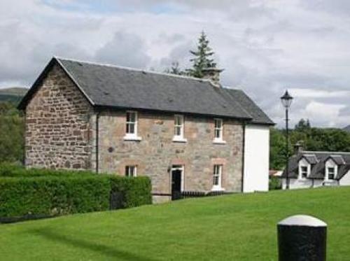 Lockside Lower Flat, Fort Augustus, Highlands
