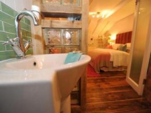 Anneth Lowen, St Ewe, Cornwall