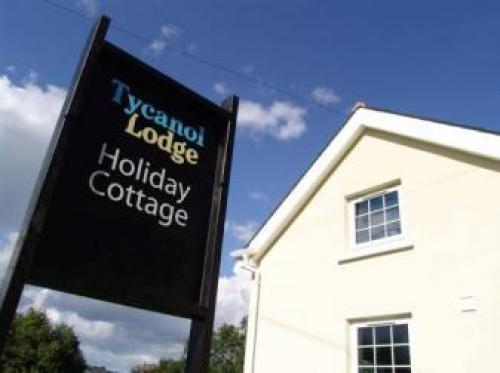 Tycanol Lodge. Holiday Cottage With Hot Tub, Ty Castell, 