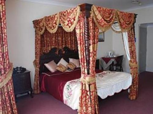 The Windmill Family & Commercial Hotel, Alford, 